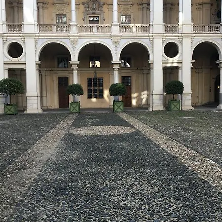 Consolata Flat 2 *